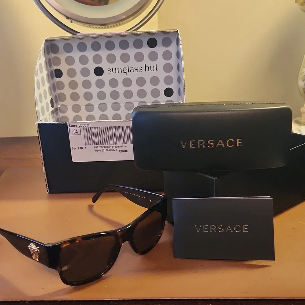 Versace sunglasses NWT - Picture 7 of 7